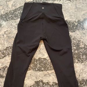 LULULEMON Train times crop size 4